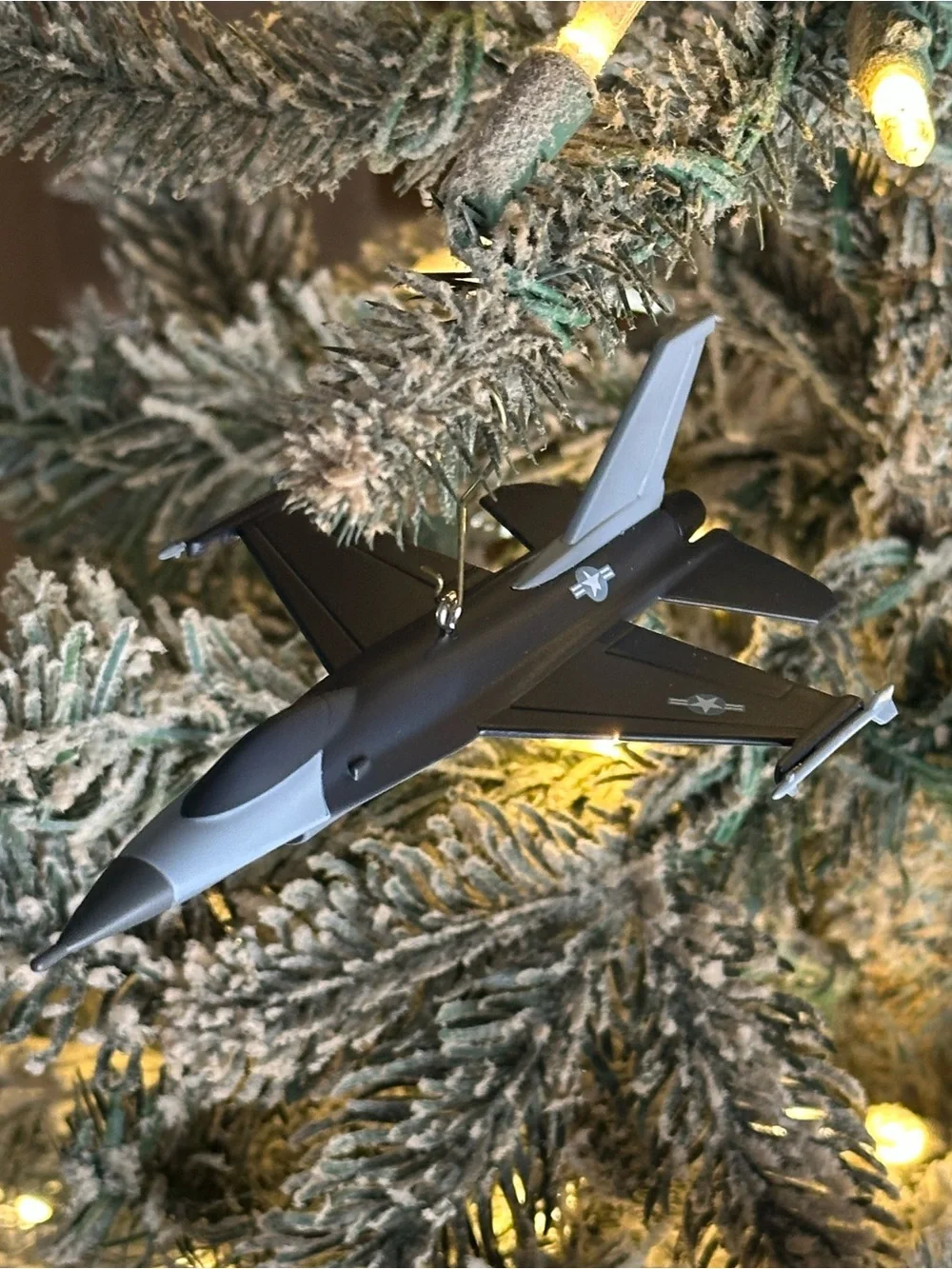2016 Hallmark Lockheed F-16 Fighting Falcon Die Cast Keepsake Ornament